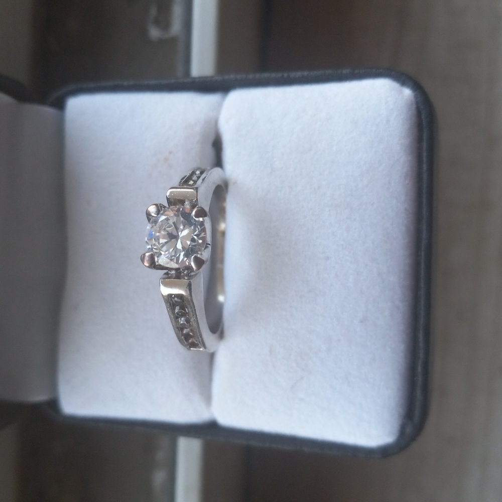 Size 8 ring engagement type